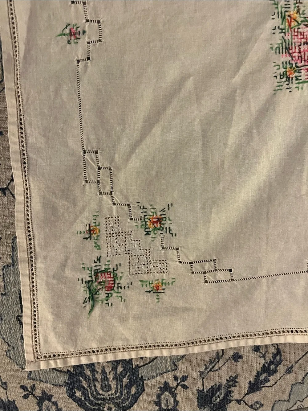 vintage cream Swedish folk embroidery 30x30 tablecloth dating from 1950-1960s